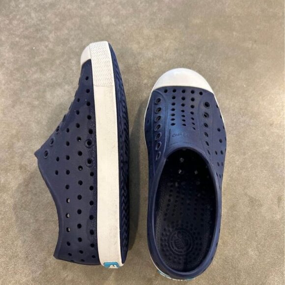 NATIVE shoes. Navy blue, size 12 children’s. Excellent condition. - Picture 3 of 10